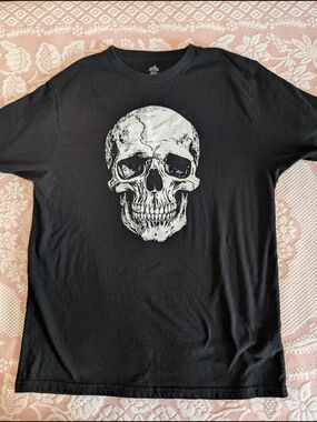 Black Skull Graphic Tee - Men's Casual Shirt